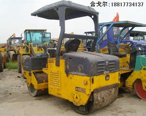 雙鋼輪徐工XD300振動壓路機