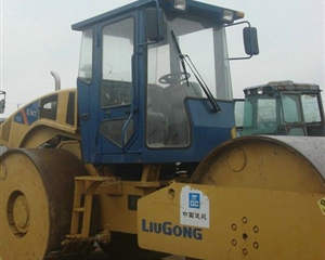 鐵三輪柳工靜壓壓路機(jī)